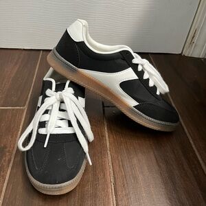 No Boundaries Womens Size 6 Lace Up Sport Sneakers